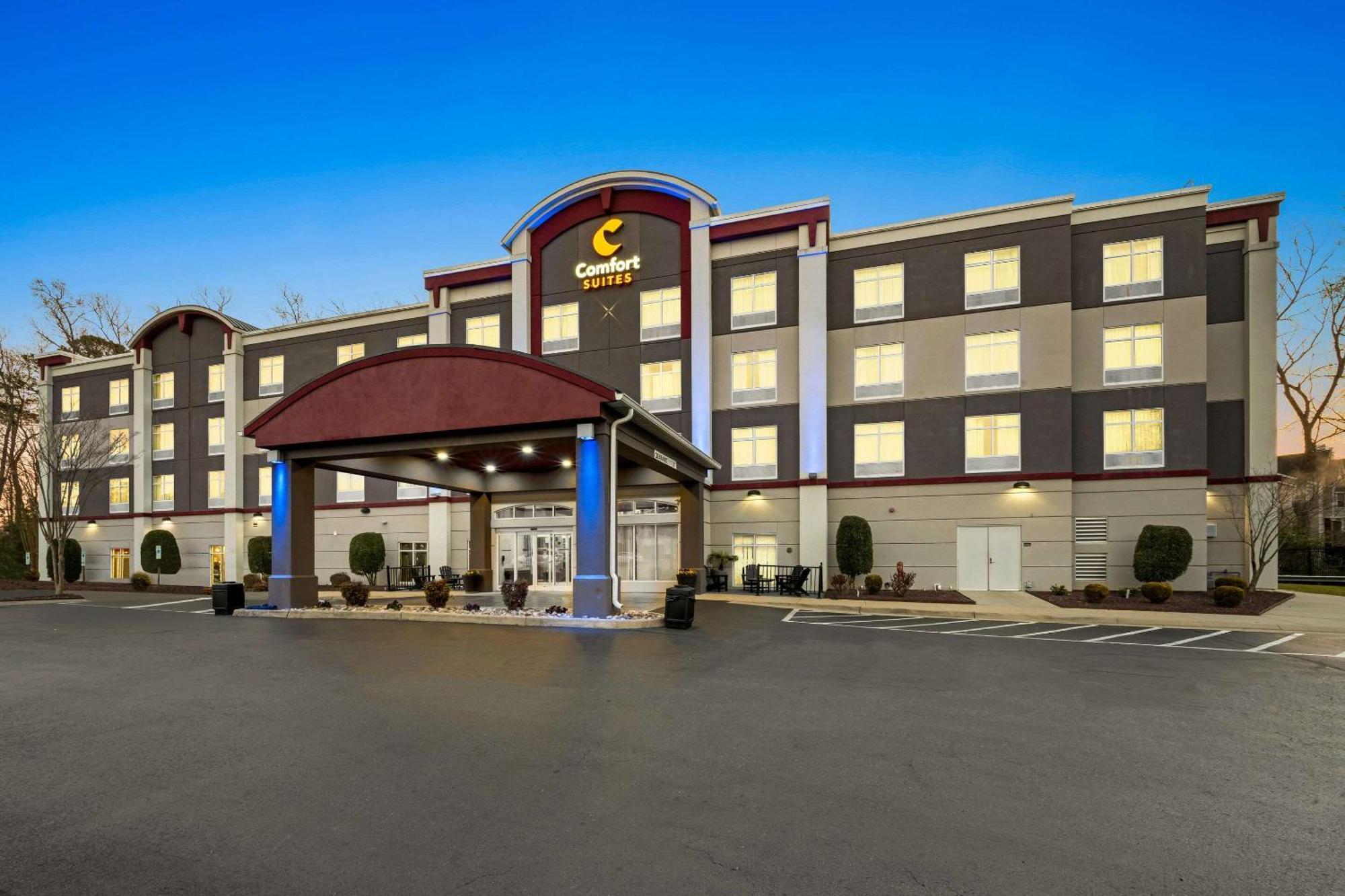 Comfort Suites Williamsburg Historic Area Exterior photo